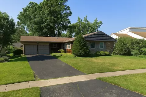 394 Indian Hill Dr, Buffalo Grove, IL 60089