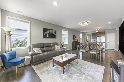 Living - 1 Savannah Ct, Algonquin, IL 60102 photo 1 of 2