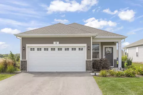 1 Savannah Ct, Algonquin, IL 60102