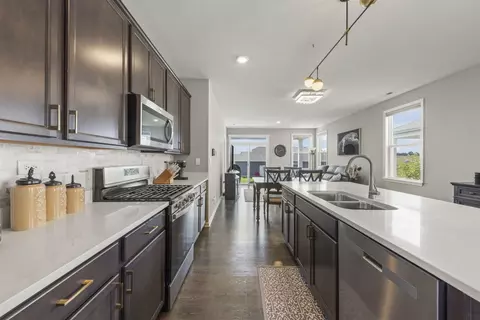 Kitchen - 1 Savannah Ct, Algonquin, IL 60102 photo 2 of 5