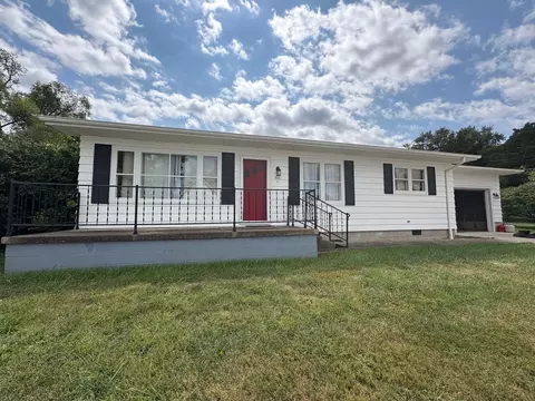 900 W North St, Clinton, IL 61727
