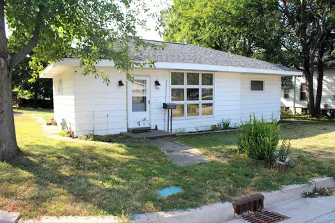 727 N Grant St, Clinton, IL 61727