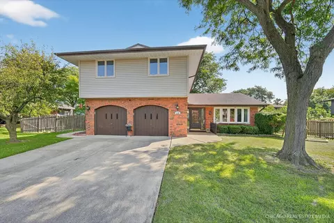 129 Caryville Ln, Schaumburg, IL 60193