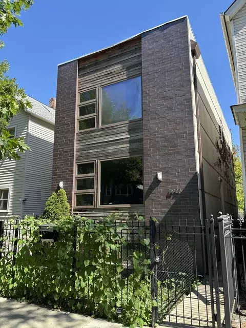 1925 N Francisco Ave, Chicago, IL 60647
