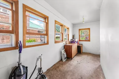 Entry Way - 426 N Grove Ave, Elgin, IL 60120 photo 3 of 7