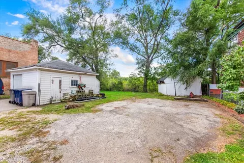 Exterior - 426 N Grove Ave, Elgin, IL 60120 photo 5 of 6