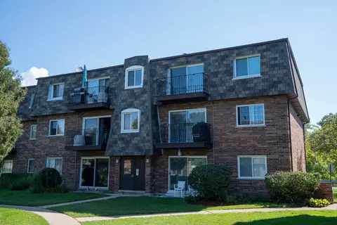 9355 Bay Colony Dr #3S, Des Plaines, IL 60016
