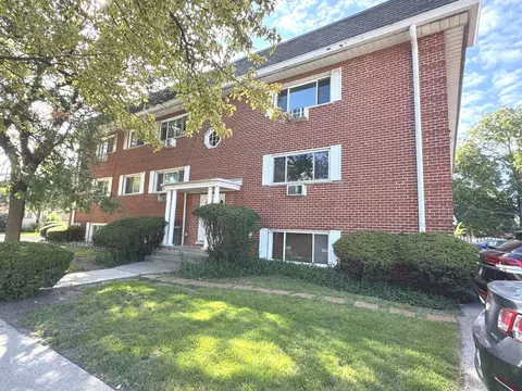 727 S Maple Ave #106, Oak Park, IL 60304