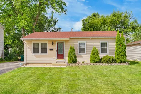 302 S Oltendorf Rd, Streamwood, IL 60107