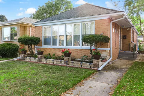 5910 N Kimball Ave, Chicago, IL 60659