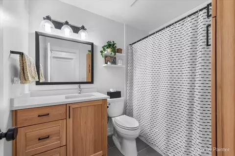 Bath - 714 N Elm St, Itasca, IL 60143 photo 2 of 3
