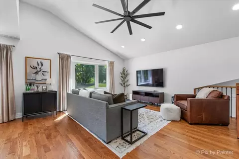 Living - 714 N Elm St, Itasca, IL 60143 photo 1 of 4