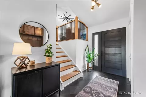 Entry Way - 714 N Elm St, Itasca, IL 60143 photo 1 of 3