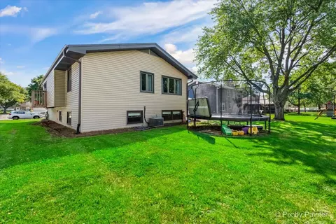 Exterior - 714 N Elm St, Itasca, IL 60143 photo 3 of 5