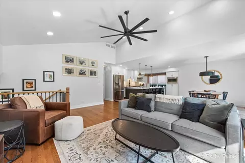 Living - 714 N Elm St, Itasca, IL 60143 photo 2 of 4