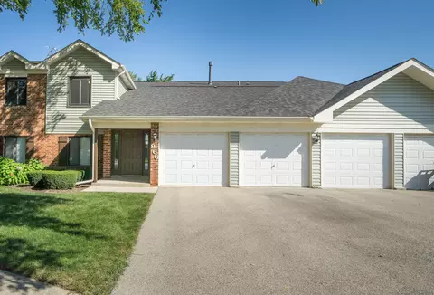 966 Cumberland Ct #B2, Roselle, IL 60172