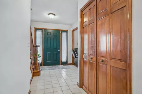 2483 Lakeside Dr, Aurora, IL 60504 photo 4