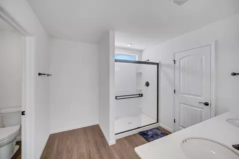 Bath - 2111 Schmitt Cir, Algonquin, IL 60102 photo 2 of 3