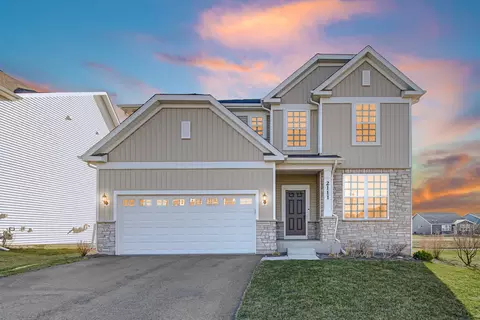 Exterior - 2111 Schmitt Cir, Algonquin, IL 60102 photo 2 of 3