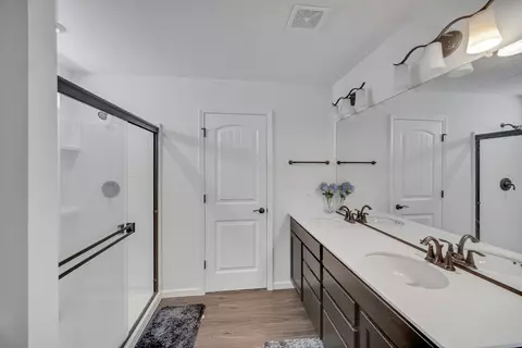 Bath - 2111 Schmitt Cir, Algonquin, IL 60102 photo 1 of 3