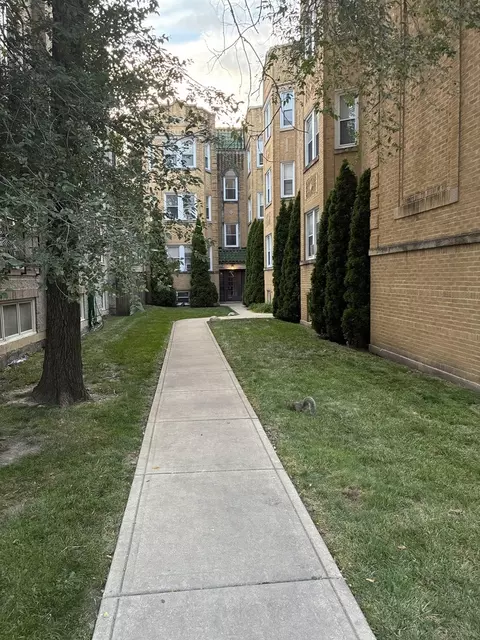6508 N Richmond St #1D, Chicago, IL 60645