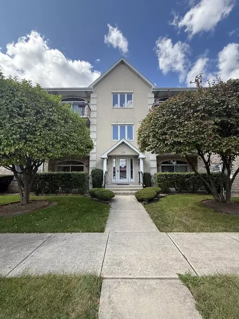 7900 S Nagle Ave #1S, Burbank, IL 60459