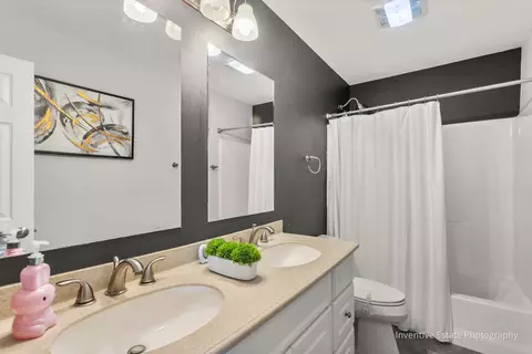 Bath - 4708 Willow Ln, Mchenry, IL 60050 photo 2 of 2