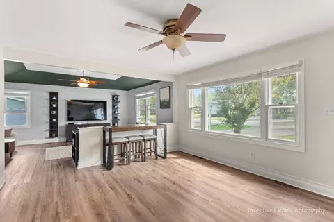 Living - 4708 Willow Ln, Mchenry, IL 60050 photo 3 of 3