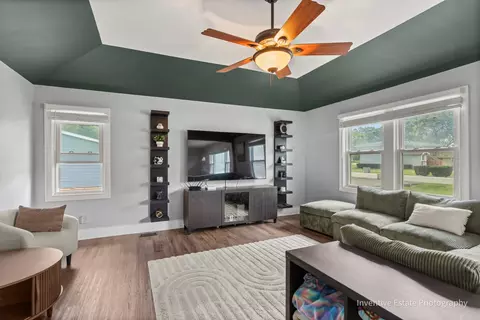 Living - 4708 Willow Ln, Mchenry, IL 60050 photo 1 of 3