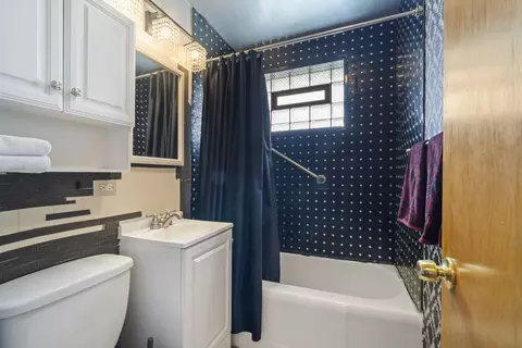 Bath - 930 S 3rd Ave, Des Plaines, IL 60016 photo 1 of 1