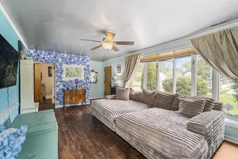 Living - 930 S 3rd Ave, Des Plaines, IL 60016 photo 1 of 1