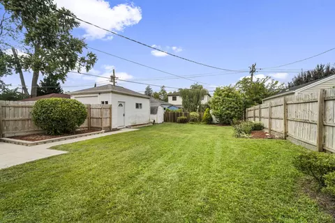 Exterior - 930 S 3rd Ave, Des Plaines, IL 60016 photo 2 of 4