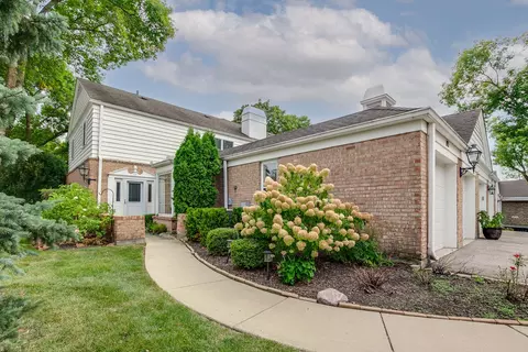 113 Rivershire Ln, Lincolnshire, IL 60069