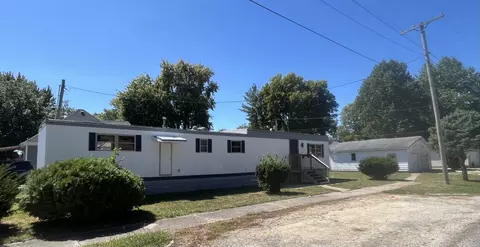 302 W Lincoln St, Villa Grove, IL 61956