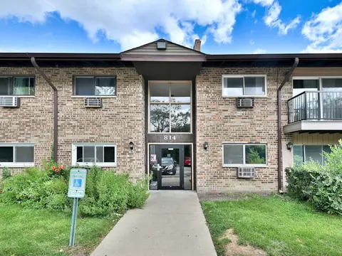 814 E Old Willow Rd #212, Prospect Heights, IL 60070