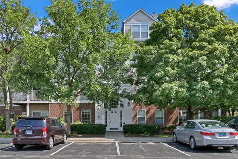 3275 Stratford Ct #1A, Lake Bluff, IL 60044