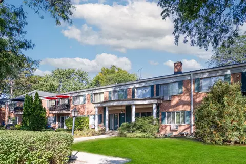 2315 S Goebbert Rd #209, Arlington Heights, IL 60005