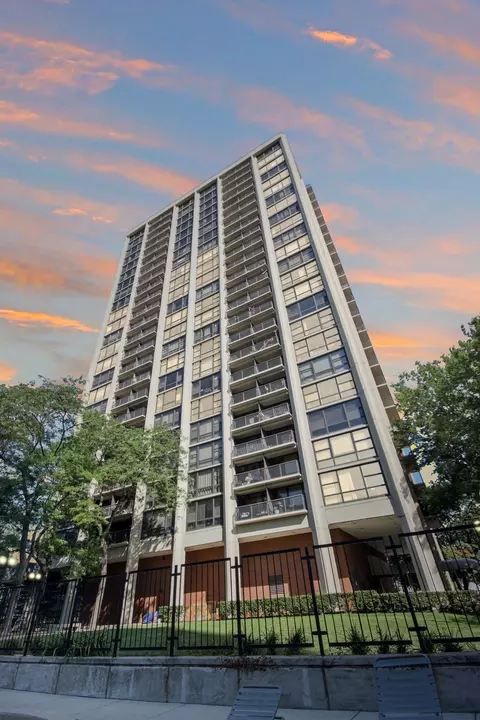 2605 S Indiana Ave #2406, Chicago, IL 60616