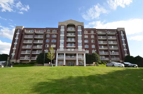 7061 W Touhy Ave #307, Niles, IL 60714