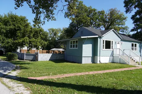 123 N Glenwood Ave, Glenwood, IL 60425