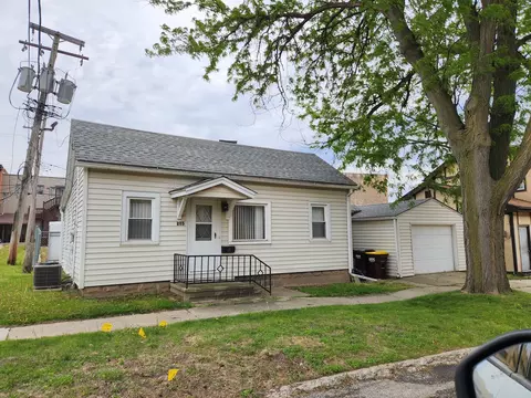 203 N Eastman St, Harvard, IL 60033