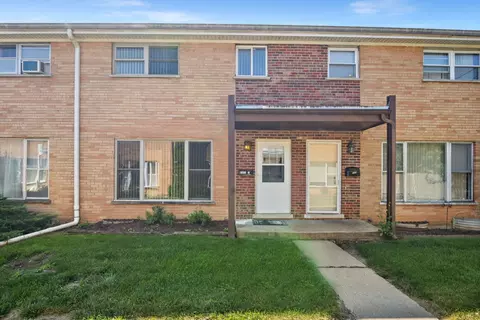202 Linn Ct #C, North Aurora, IL 60542