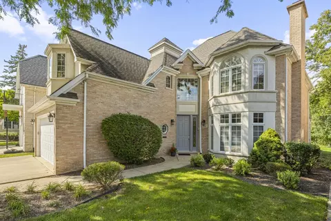 213 Pine Tree Ln, La Grange Park, IL 60526
