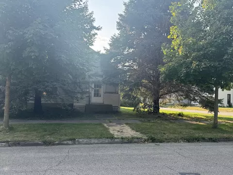 723 N Madison St, Clinton, IL 61727