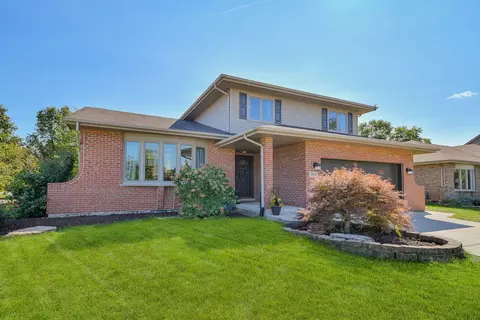 1156 Covington Dr, Lemont, IL 60439
