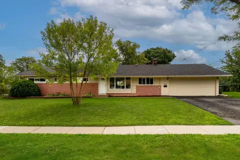 585 Newark Ln, Hoffman Estates, IL 60169