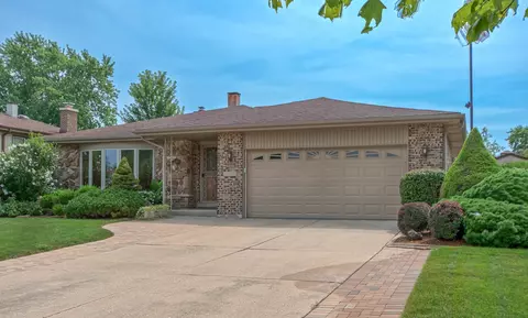 1819 Holly Ave, Darien, IL 60561