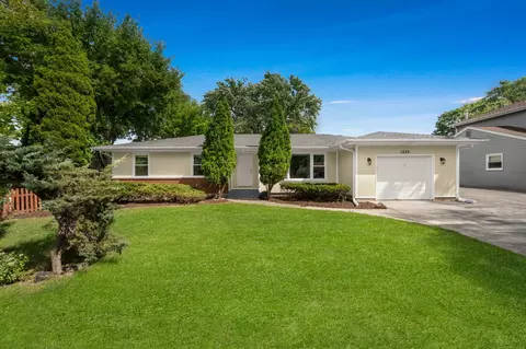 1839 N Fernandez Ave, Arlington Heights, IL 60004