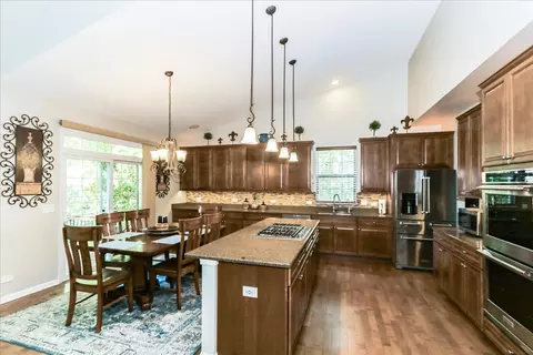 Kitchen - 130 Regency Dr, Bartlett, IL 60103 photo 7 of 7