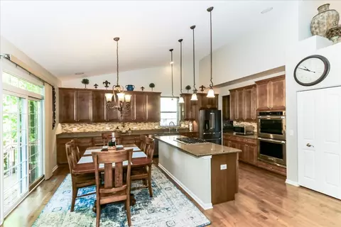 Kitchen - 130 Regency Dr, Bartlett, IL 60103 photo 4 of 7